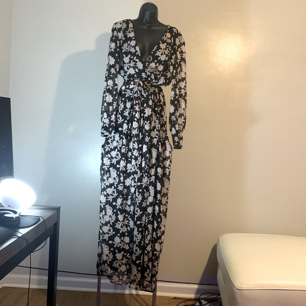 Chic Black and White Floral Long paint rumper